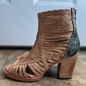 FreeBird by Steve Madden BELA** - Heeled Sandal. Lightly Worn- Size 9